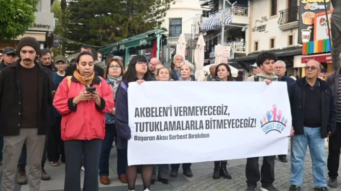 5969593693918399914_121-1044x587