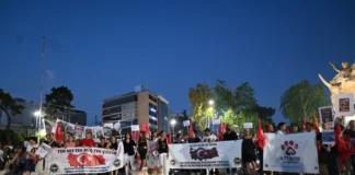 HAYVAN HAKLARI SAVUNUCULARI ANTALYA’DA EYLEM YAPTI