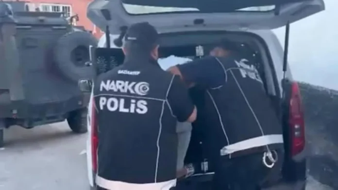 antalya-dahil-71-ilde-dev-narkotik-operasyonu-yuzlerce-kilo-uyusturucu-ele-gecirildi-1