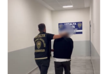 SAHTE POLİS EV ARAMASI YAPTI YAKAYI ELE VERDİ